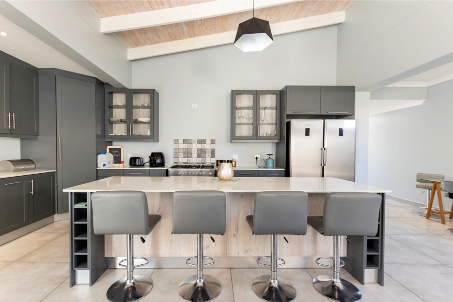 To Let 3 Bedroom Property for Rent in Calypso Beach Western Cape